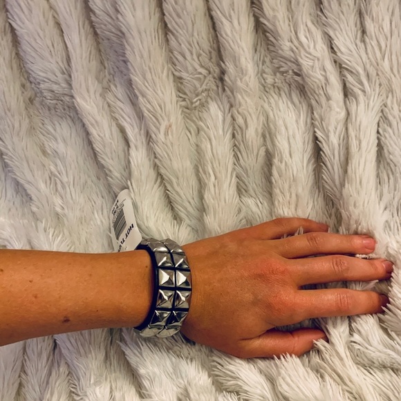 NWT Hot Topic stud leather bracelet - Picture 3 of 4